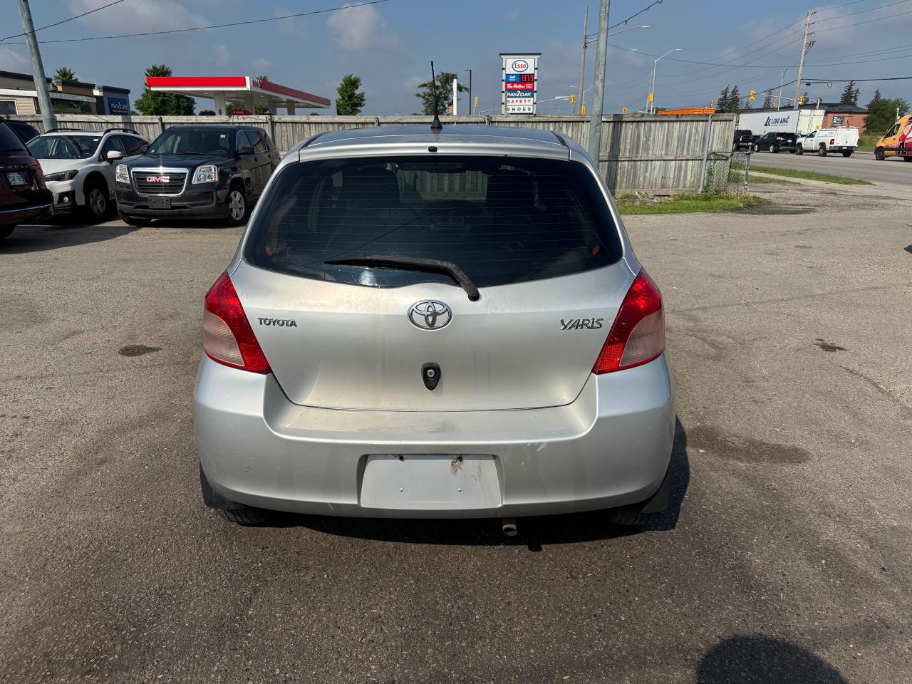 2007 Toyota Yaris LE - Photo #4