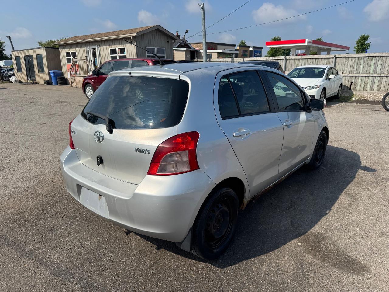 2007 Toyota Yaris LE - Photo #5