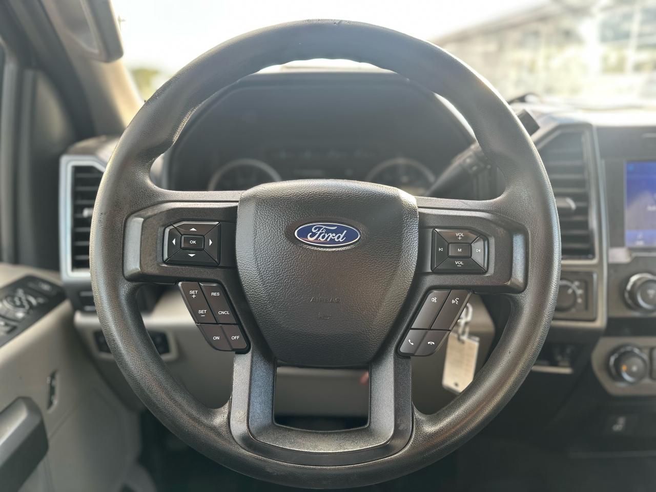 2021 Ford F-250 XLT 4X4 SUPERCREW W/ PREMIUM PACKAGE / SNOW & 5TH WHEEL PREP Photo5