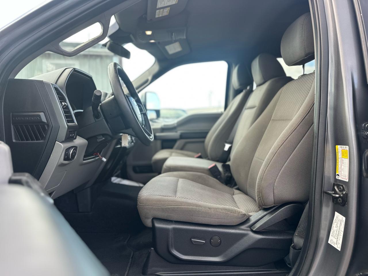 2021 Ford F-250 XLT 4X4 SUPERCREW W/ PREMIUM PACKAGE / SNOW & 5TH WHEEL PREP Photo5