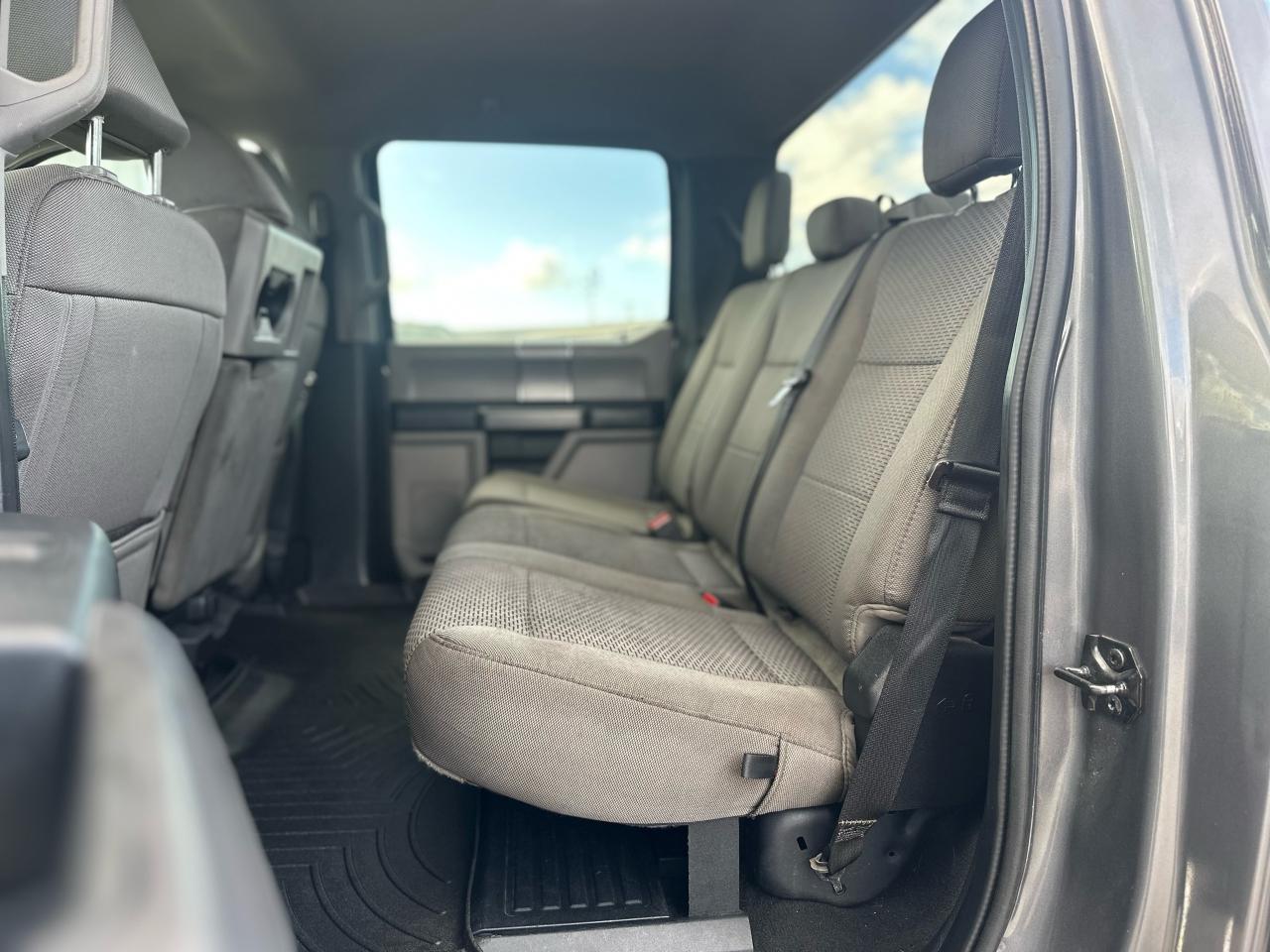 2021 Ford F-250 XLT 4X4 SUPERCREW W/ PREMIUM PACKAGE / SNOW & 5TH WHEEL PREP Photo5