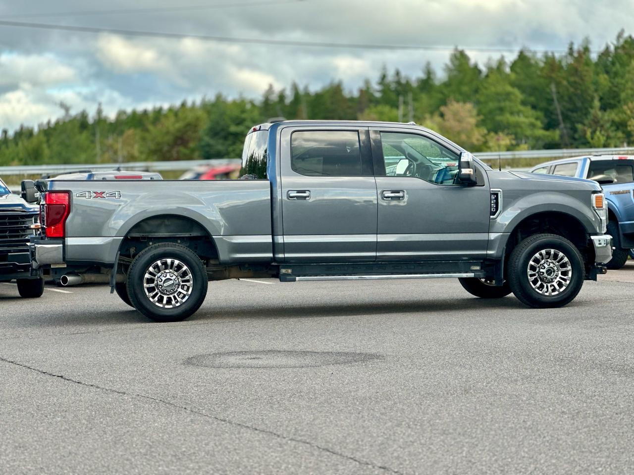 2021 Ford F-250 XLT 4X4 SUPERCREW W/ PREMIUM PACKAGE / SNOW & 5TH WHEEL PREP Photo5