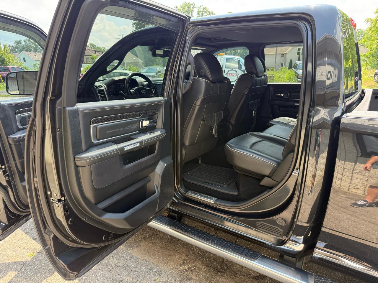 2017 RAM 1500 Limited - Photo #8