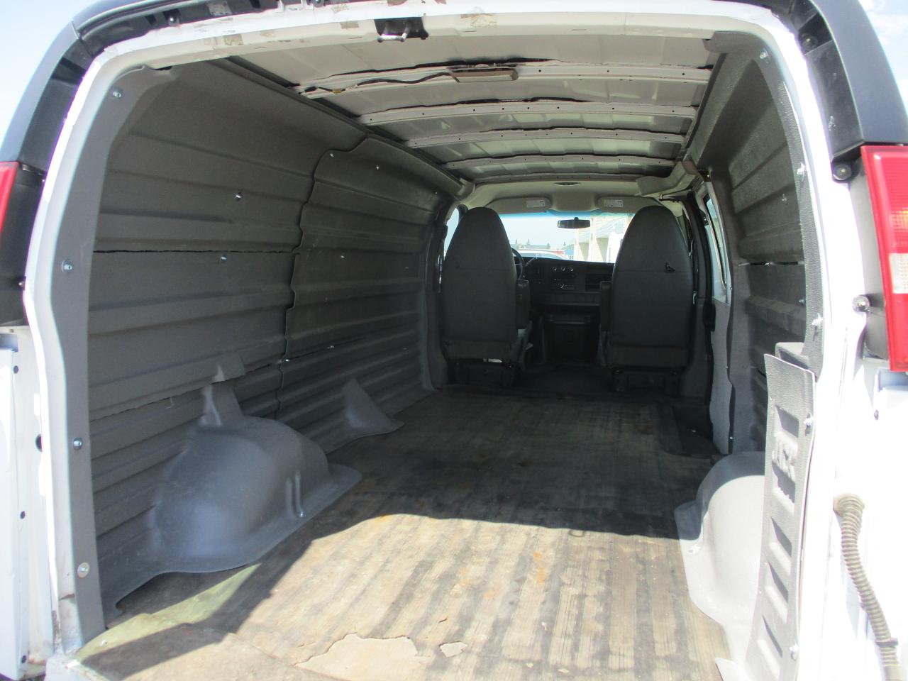 2014 Chevrolet Express Cargo Van  - Photo #6
