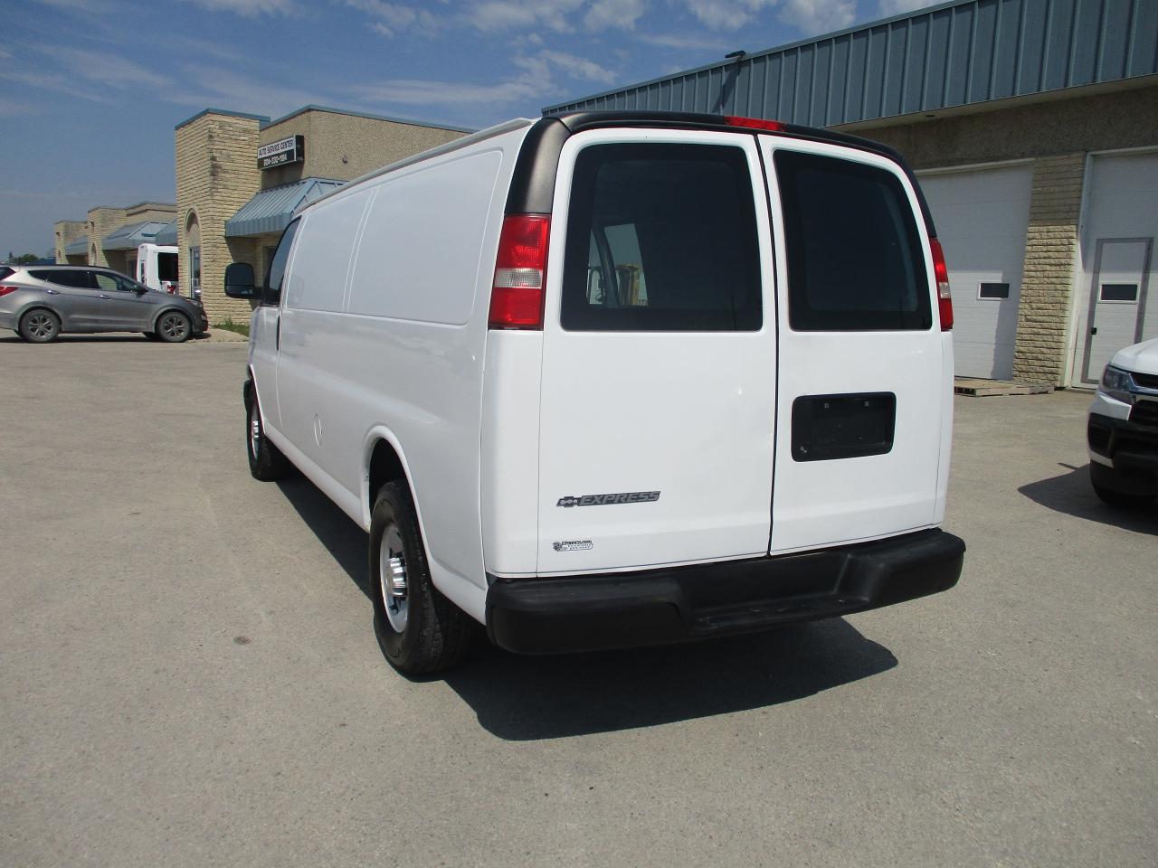 2014 Chevrolet Express Cargo Van  - Photo #5