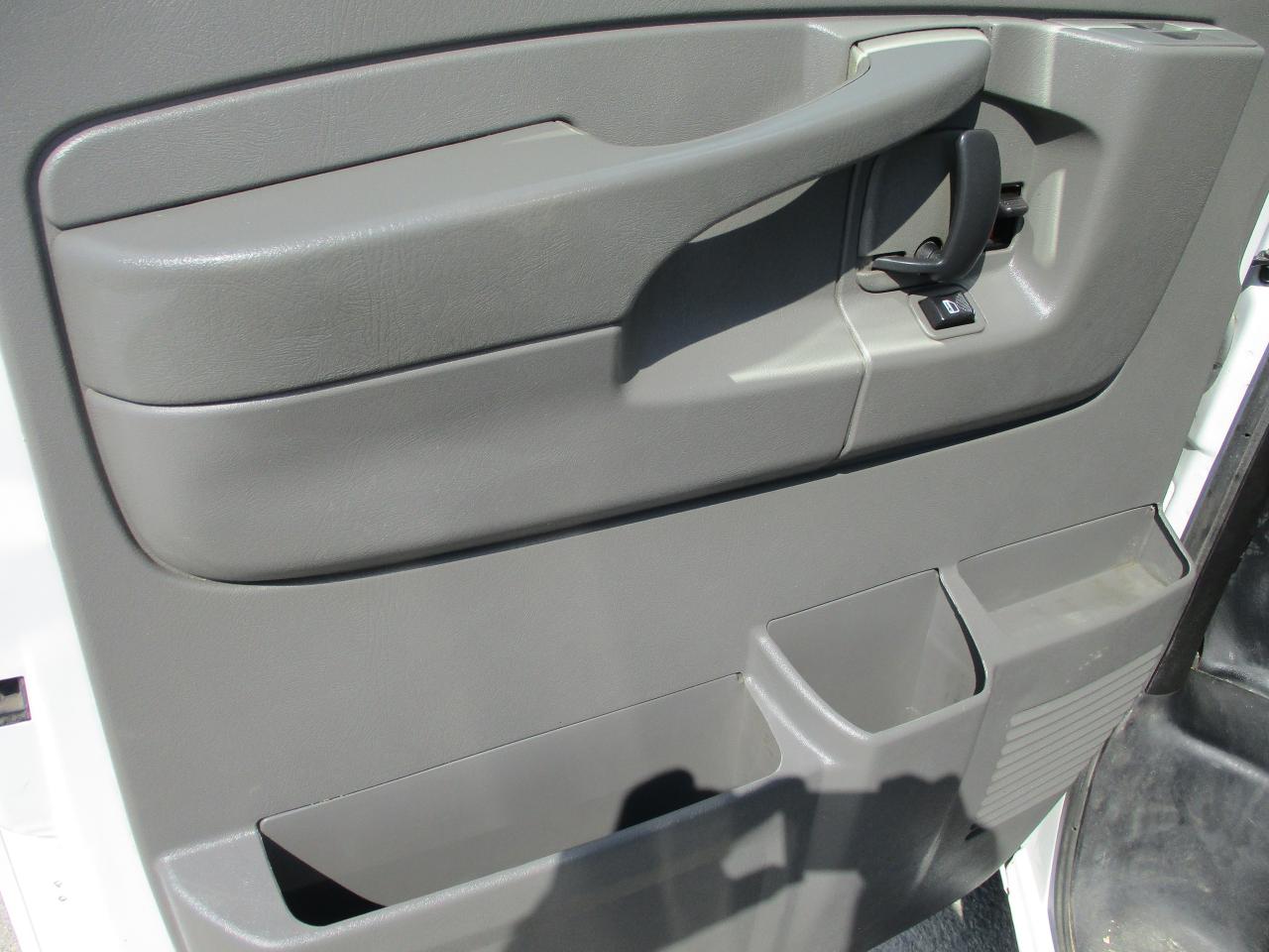 2014 Chevrolet Express Cargo Van  - Photo #10
