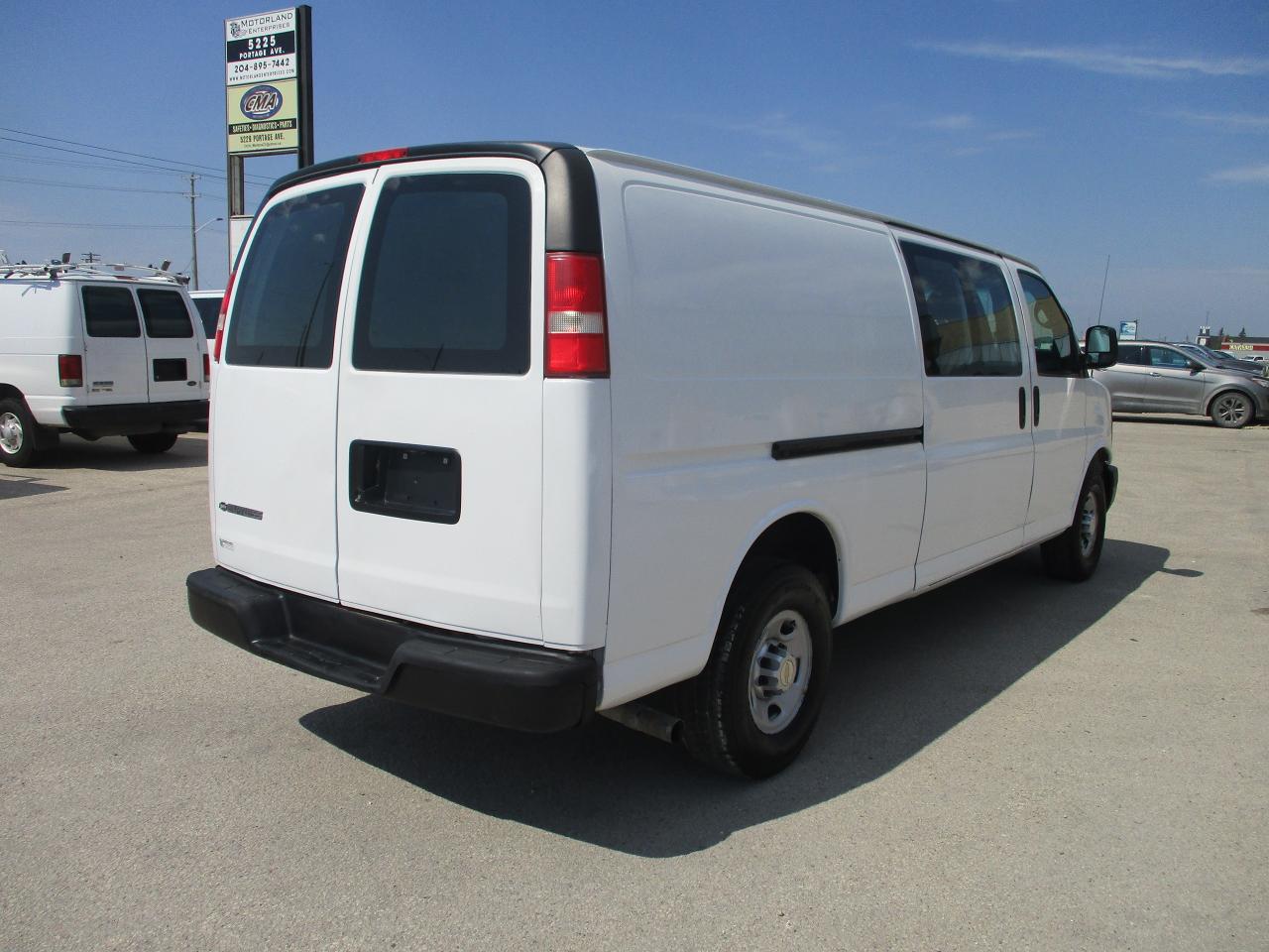 2014 Chevrolet Express Cargo Van  - Photo #4