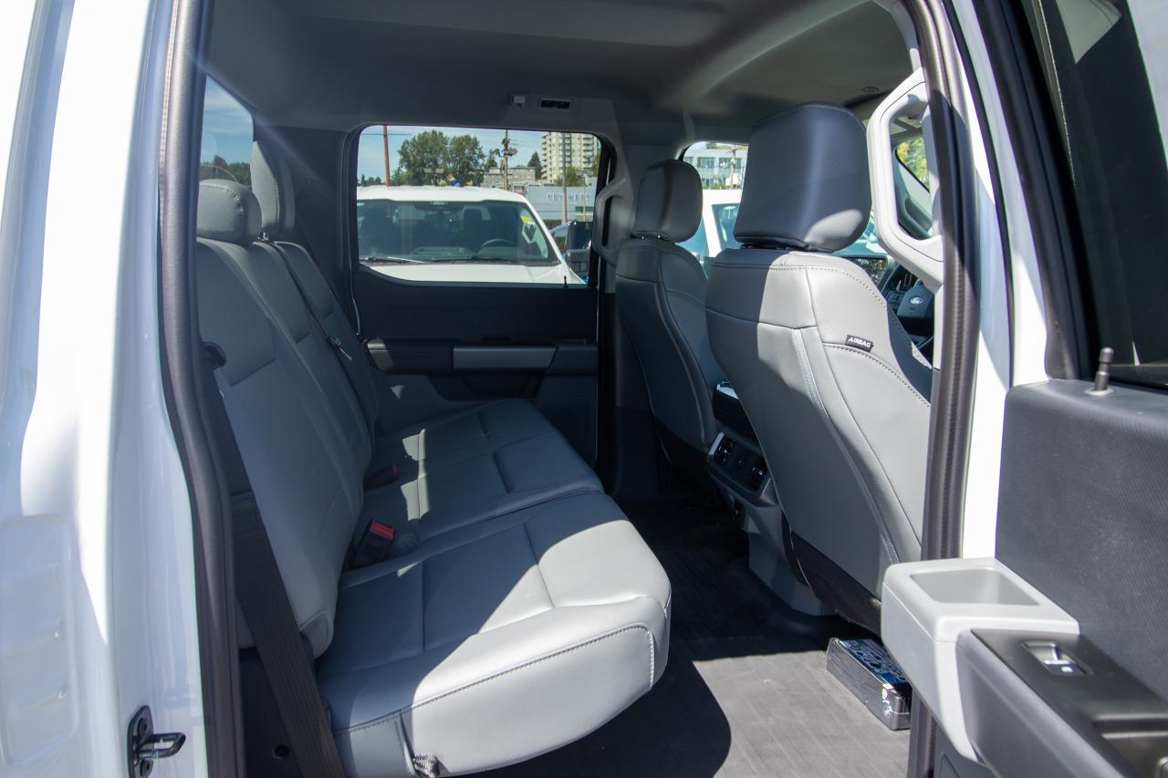2025 Ford F-150 Lightning PRO 4WD SUPERCREW 5.5' BOX Photo5