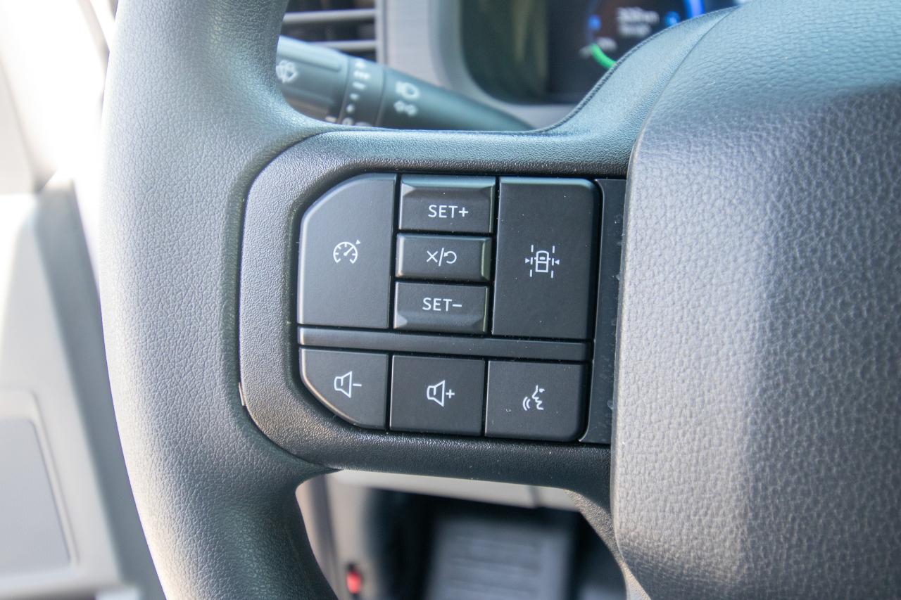 2025 Ford F-150 Lightning PRO 4WD SUPERCREW 5.5' BOX Photo5