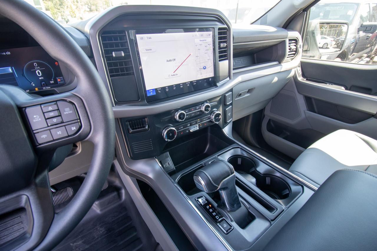 2025 Ford F-150 Lightning PRO 4WD SUPERCREW 5.5' BOX Photo5