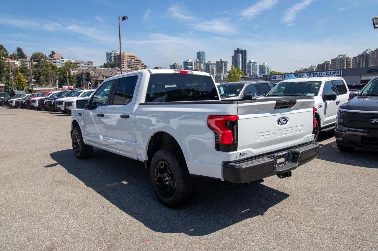 2025 Ford F-150 Lightning PRO 4WD SUPERCREW 5.5' BOX Photo5