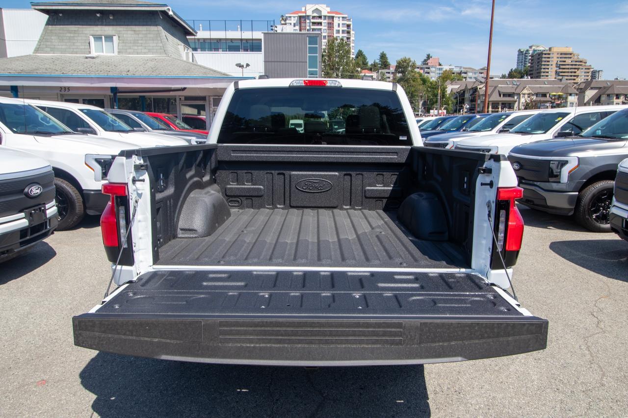 2025 Ford F-150 Lightning PRO 4WD SUPERCREW 5.5' BOX Photo5