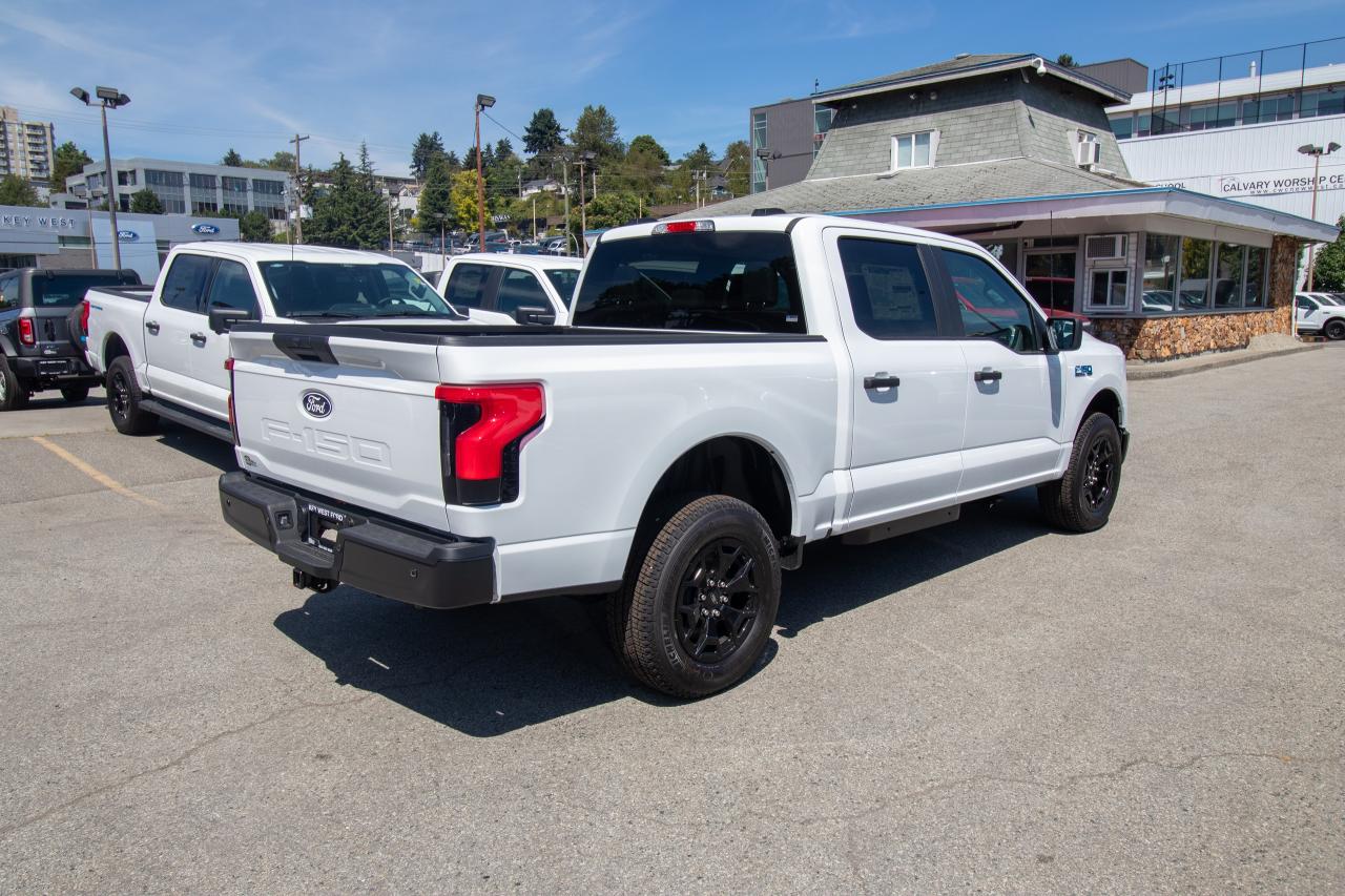 2025 Ford F-150 Lightning PRO 4WD SUPERCREW 5.5' BOX Photo4