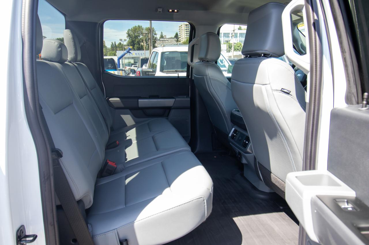 2025 Ford F-150 Lightning PRO 4WD SUPERCREW 5.5' BOX Photo5