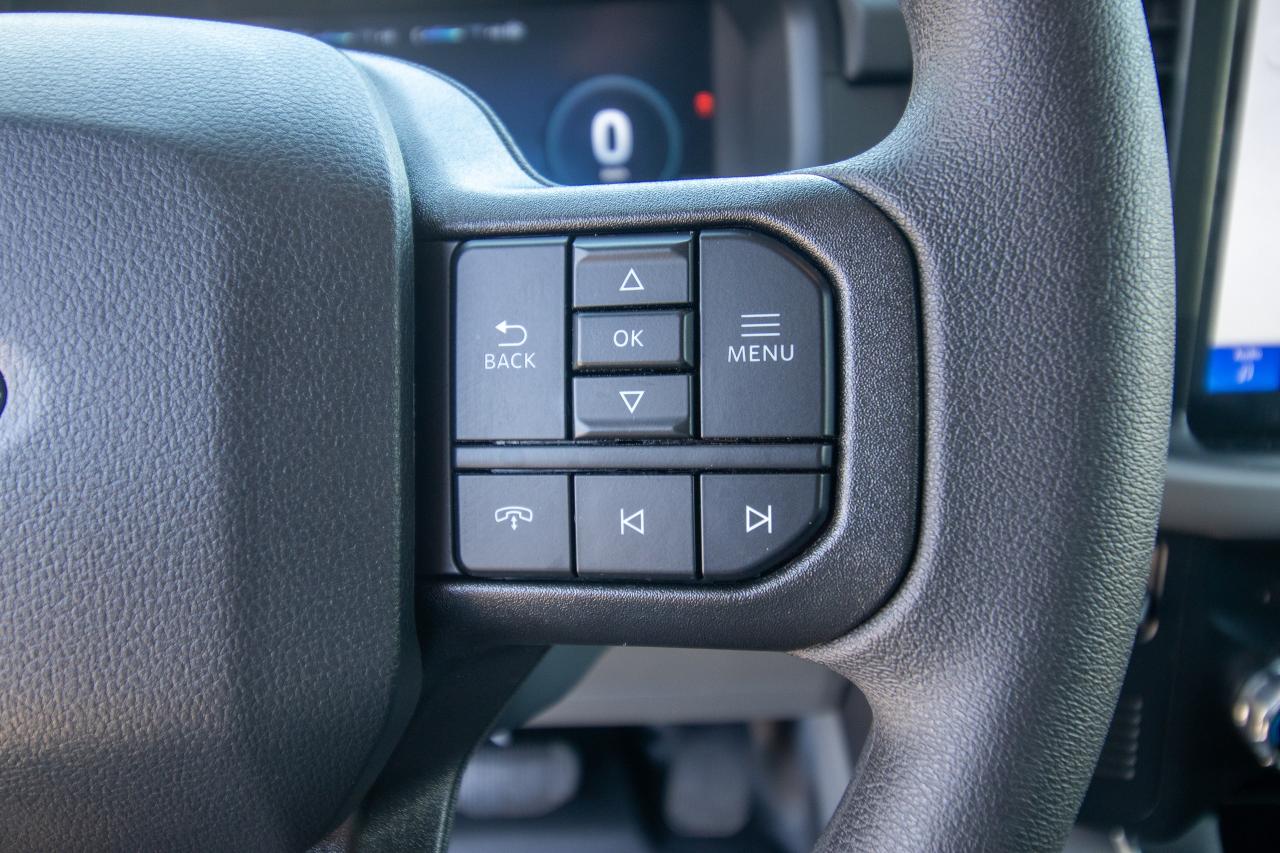 2025 Ford F-150 Lightning PRO 4WD SUPERCREW 5.5' BOX Photo5
