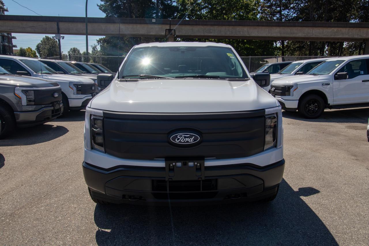 2025 Ford F-150 Lightning PRO 4WD SUPERCREW 5.5' BOX Photo5