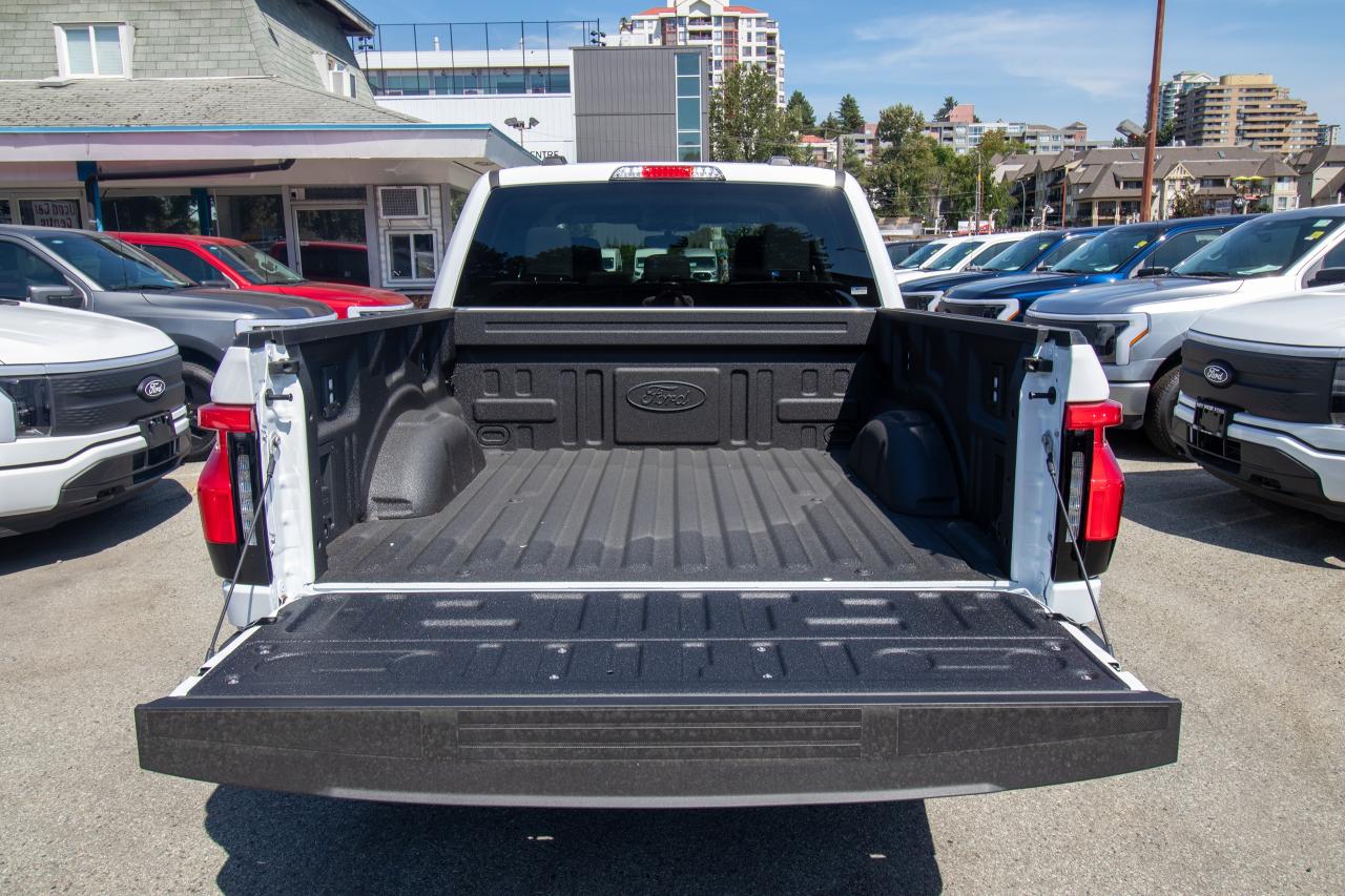 2025 Ford F-150 Lightning PRO 4WD SUPERCREW 5.5' BOX Photo5