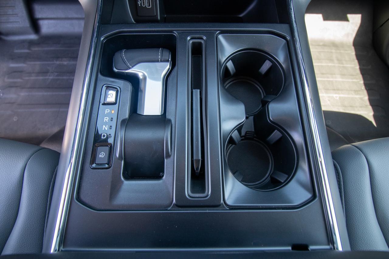 2025 Ford F-150 Lightning PRO 4WD SUPERCREW 5.5' BOX Photo5