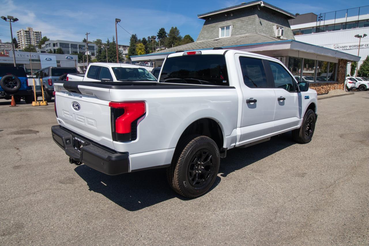 2025 Ford F-150 Lightning PRO 4WD SUPERCREW 5.5' BOX Photo4