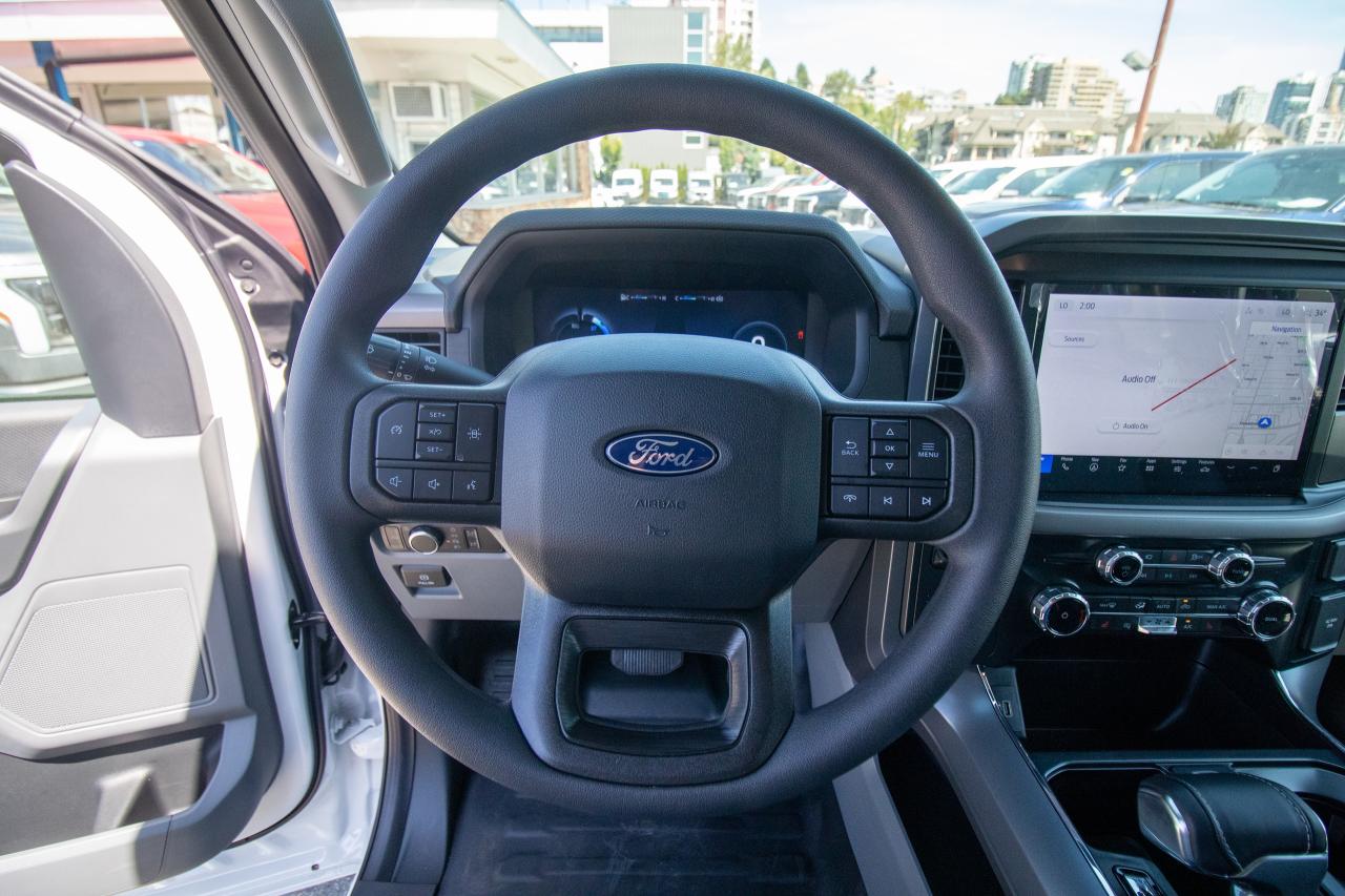 2025 Ford F-150 Lightning PRO 4WD SUPERCREW 5.5' BOX Photo5