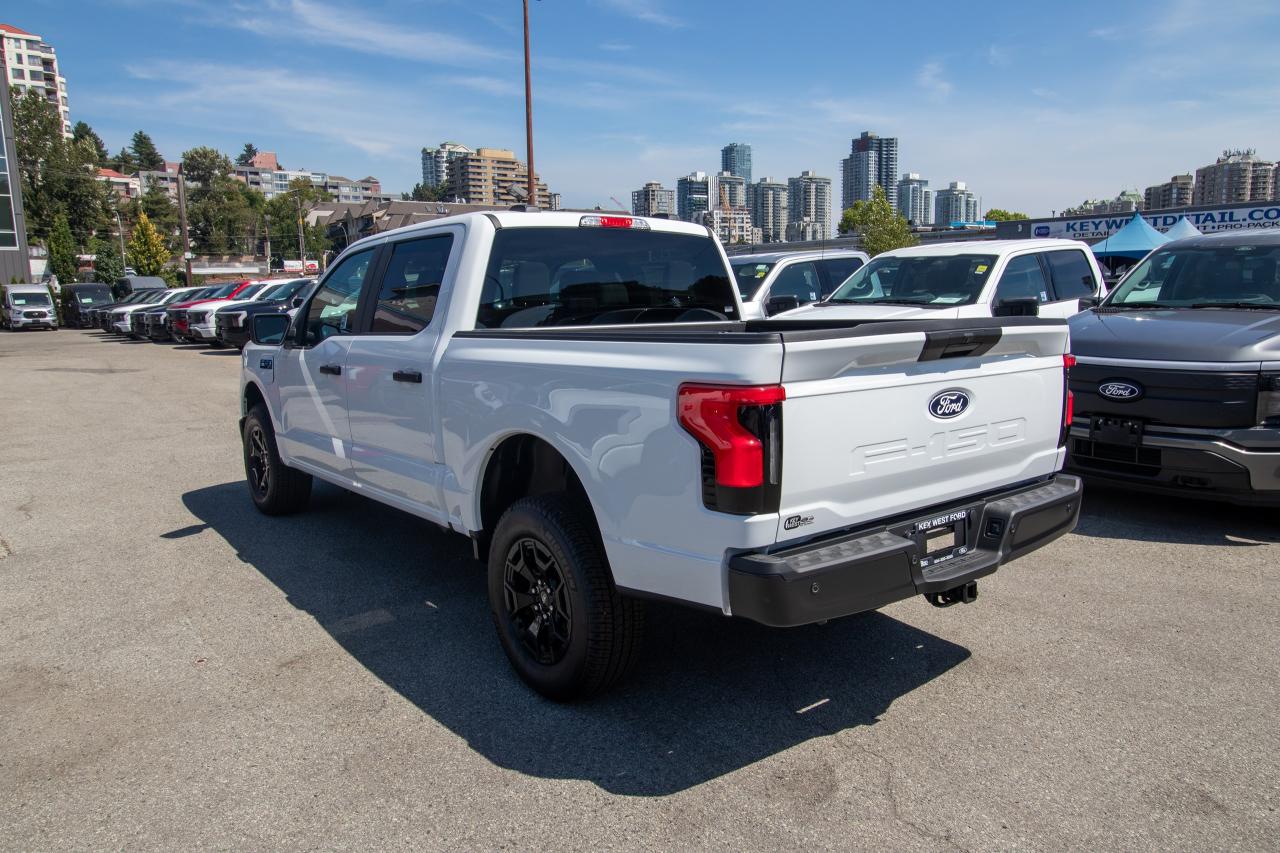 2025 Ford F-150 Lightning PRO 4WD SUPERCREW 5.5' BOX Photo5