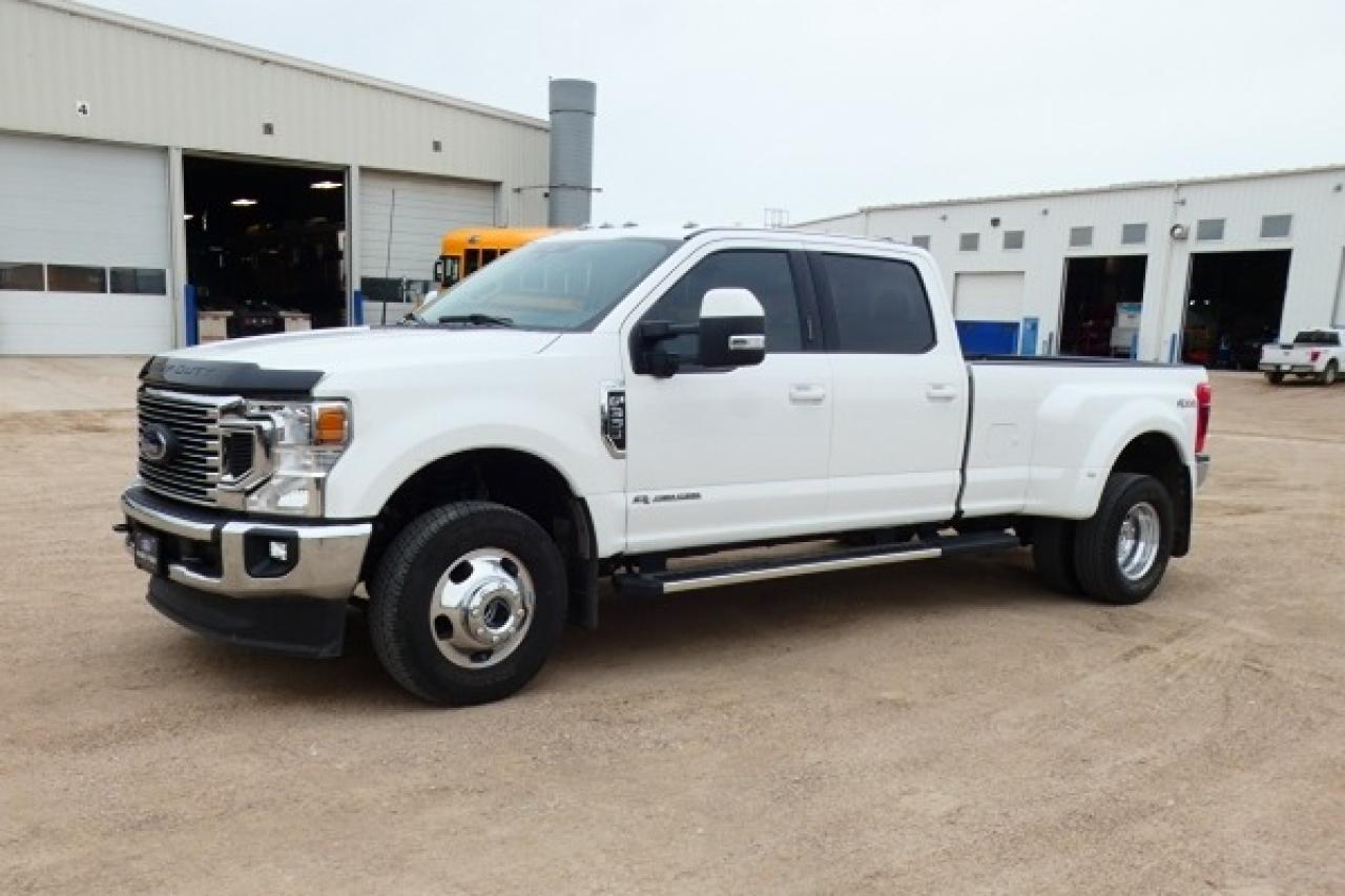 2022 Ford SUPER DUTY F-350 DRW LARIAT 6.7L P/S DSL w/H&C L, NAV, BUC - Photo #2