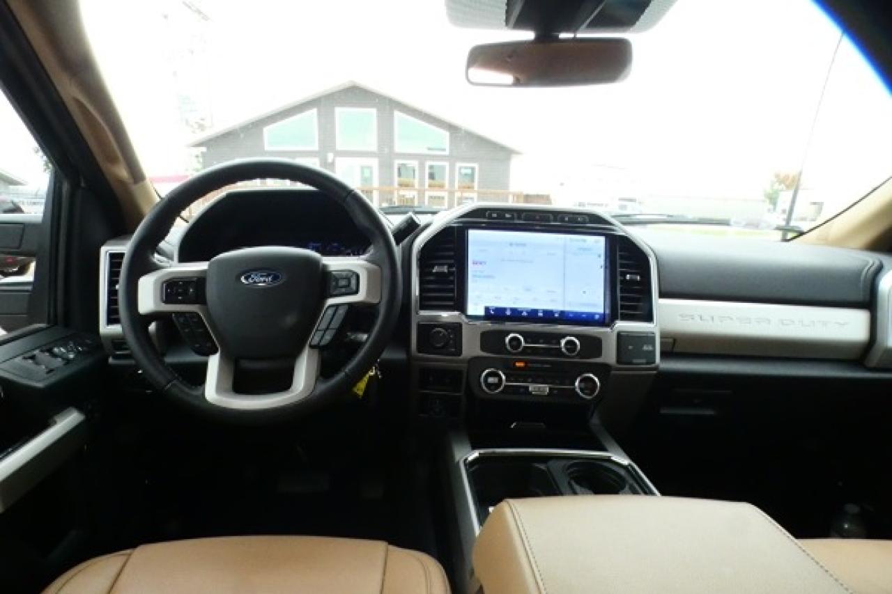 2022 Ford SUPER DUTY F-350 DRW LARIAT 6.7L P/S DSL w/H&C L, NAV, BUC - Photo #11