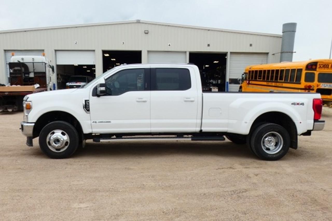 2022 Ford SUPER DUTY F-350 DRW LARIAT 6.7L P/S DSL w/H&C L, NAV, BUC - Photo #1