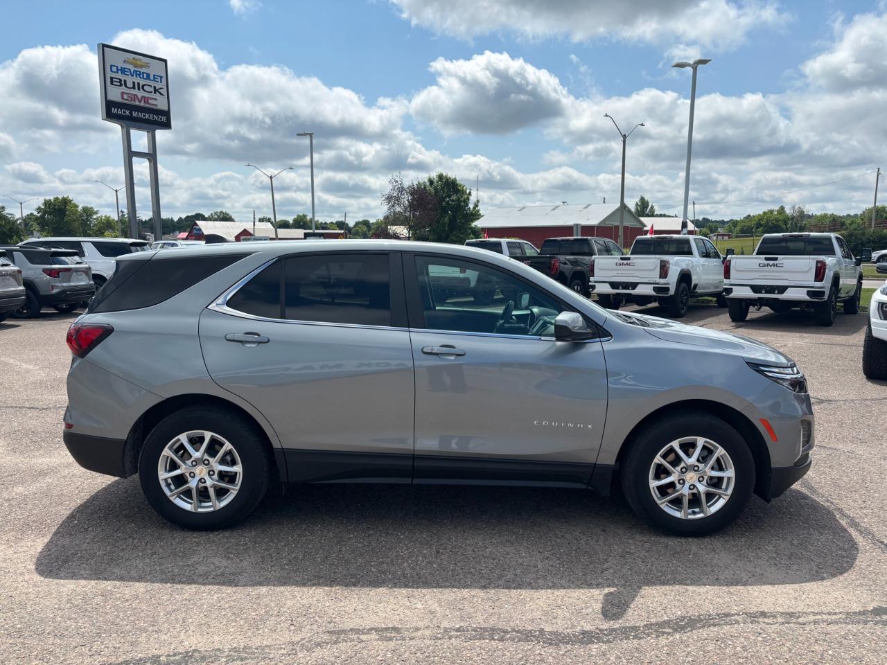 2024 Chevrolet Equinox 2024 Chevrolet Equinox LT AWD Photo3