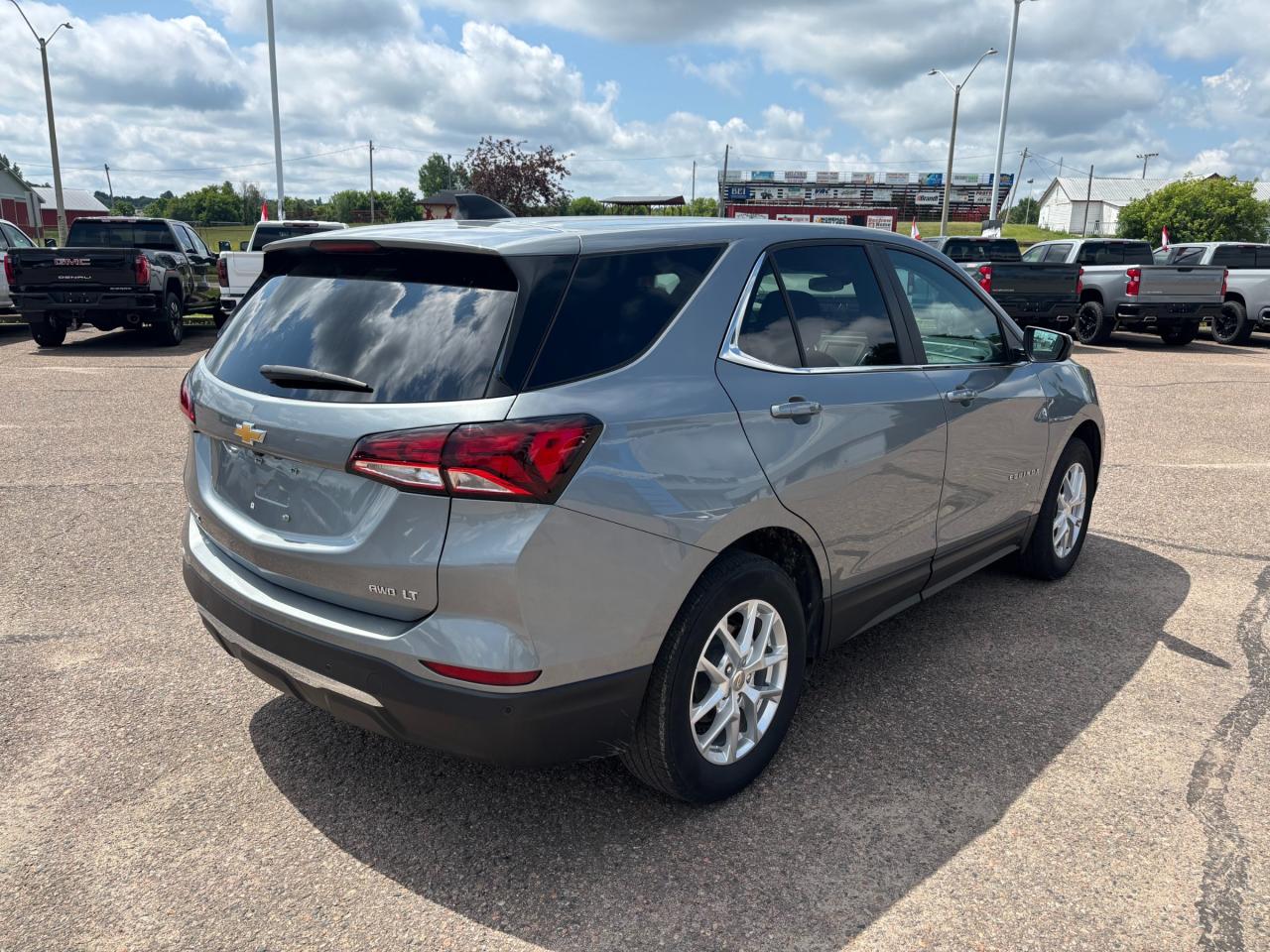 2024 Chevrolet Equinox 2024 Chevrolet Equinox LT AWD Photo4