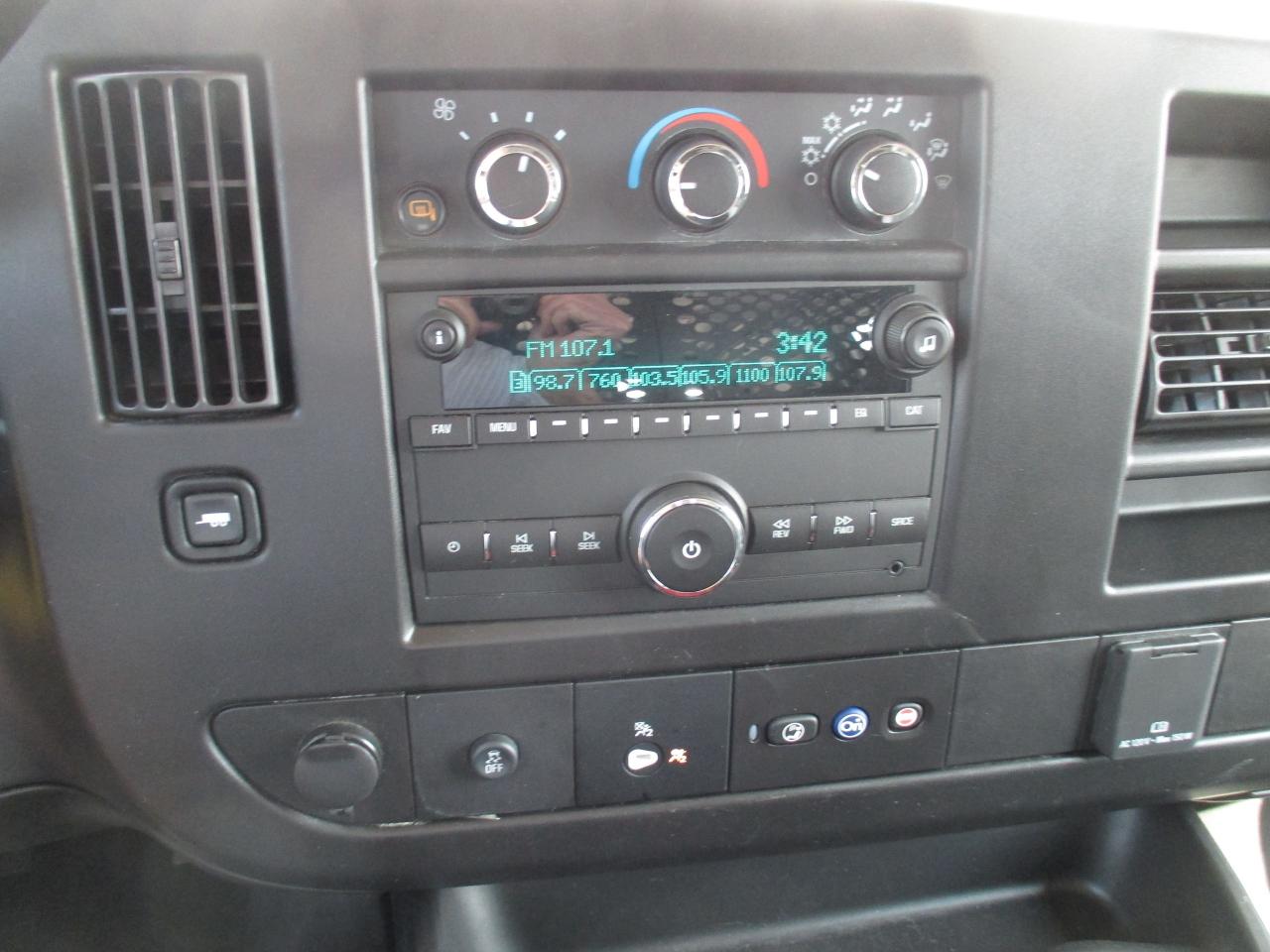 2023 GMC Savana 2500 2500 135 inch w/base - Photo #10
