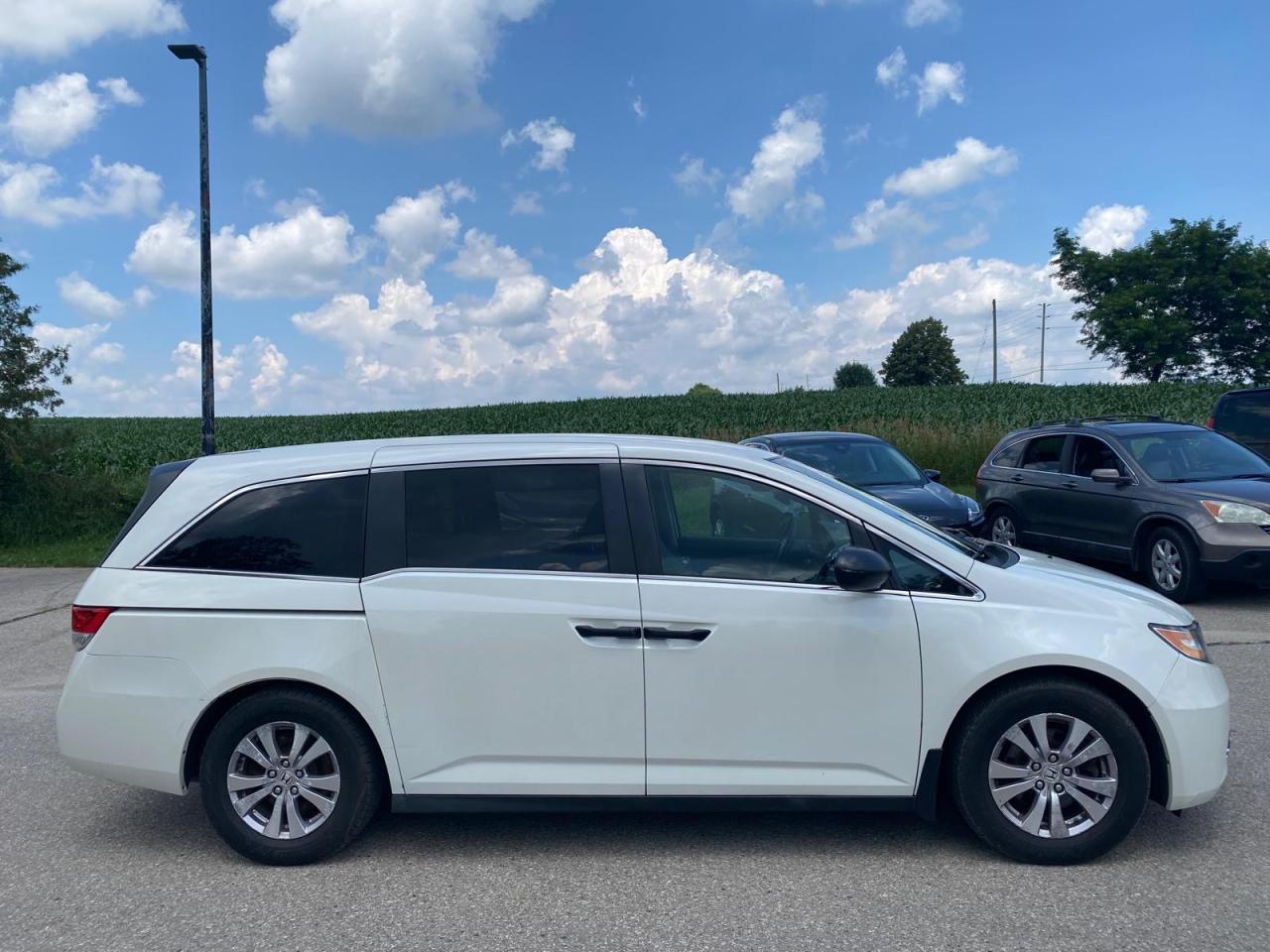 2014 Honda Odyssey SE one owner 8 passengers no accident - Photo #3