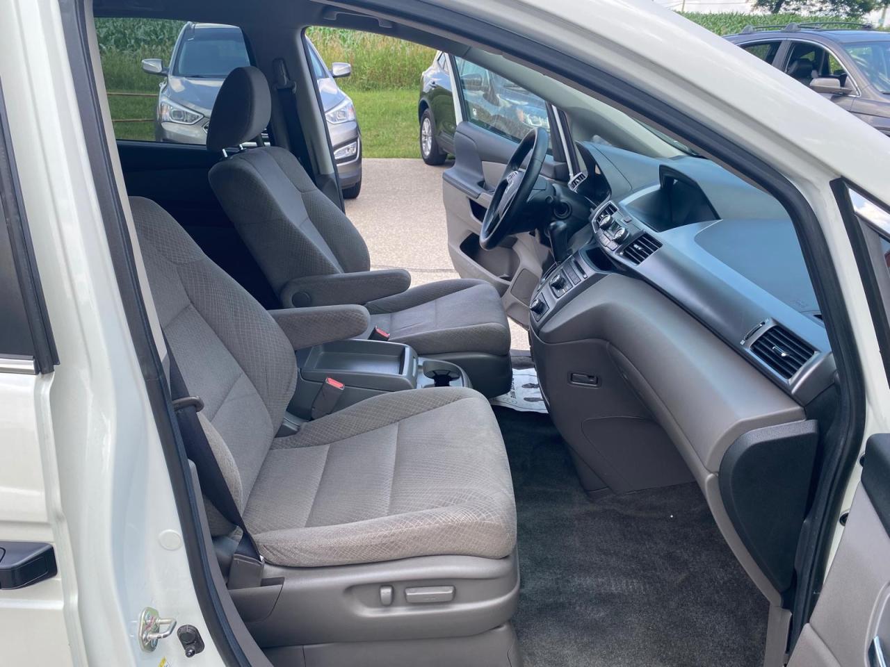 2014 Honda Odyssey SE one owner 8 passengers no accident - Photo #13
