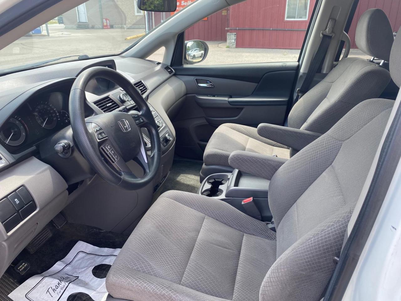 2014 Honda Odyssey SE one owner 8 passengers no accident - Photo #8