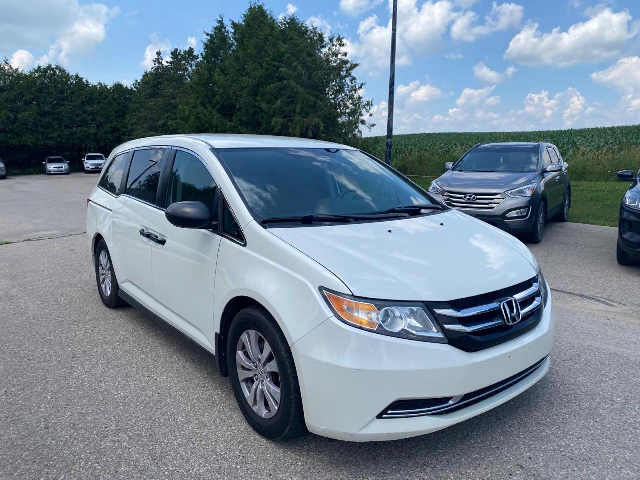 2014 Honda Odyssey SE one owner 8 passengers no accident - Photo #2
