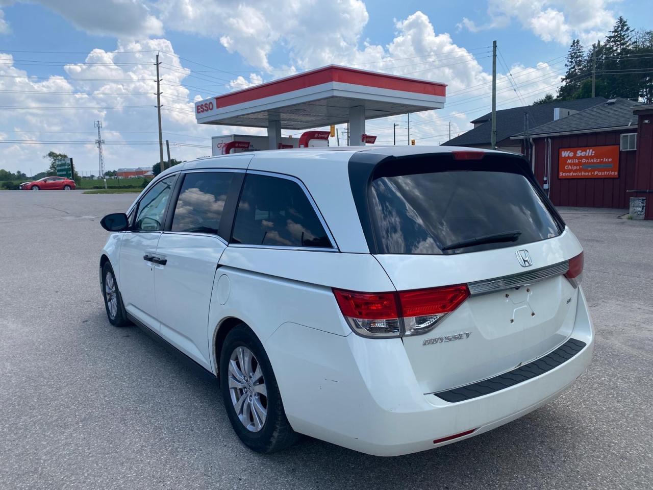 2014 Honda Odyssey SE one owner 8 passengers no accident - Photo #5
