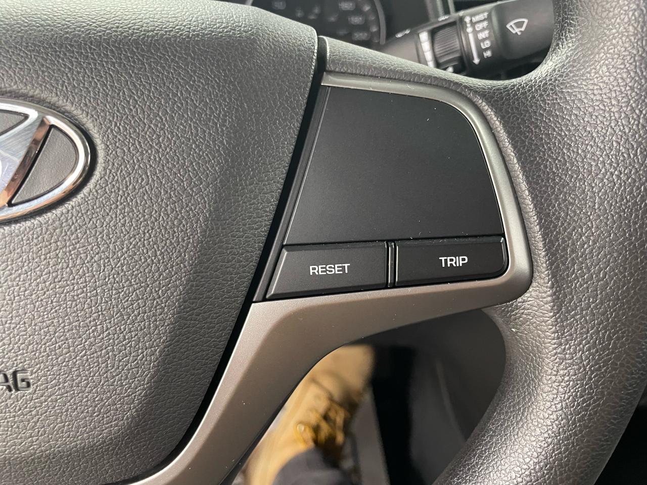 2017 Hyundai Elantra 4DR SDN AUTO LE Photo33
