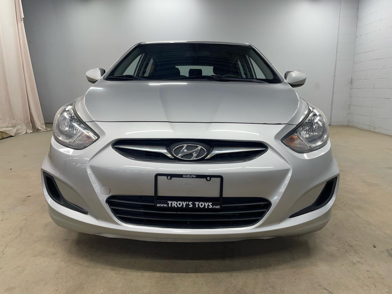 2014 Hyundai Accent 5DR HB AUTO GL Photo2
