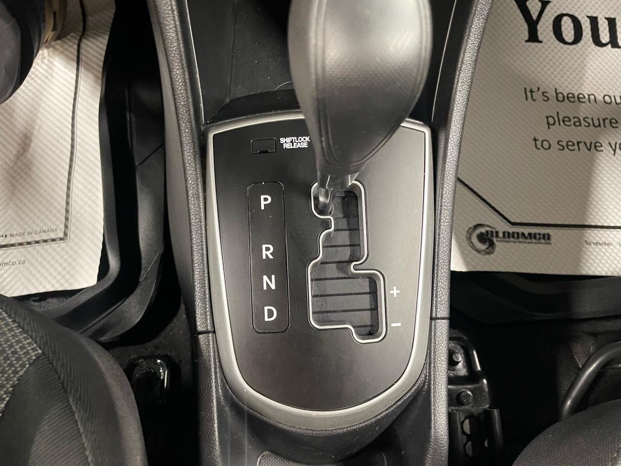 2014 Hyundai Accent 5DR HB AUTO GL Photo31