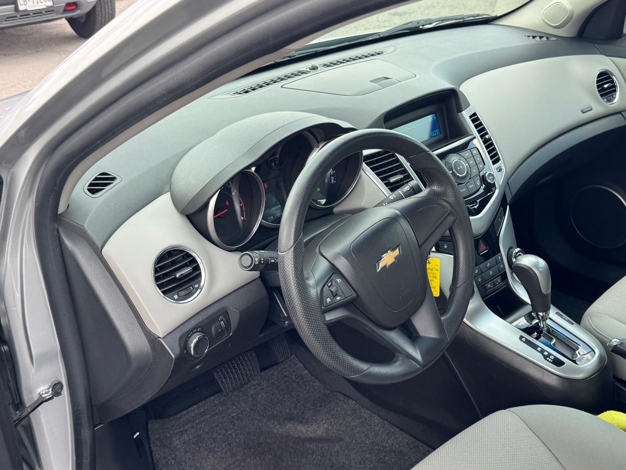 2011 Chevrolet Cruze LT Turbo w/1SA - Photo #10