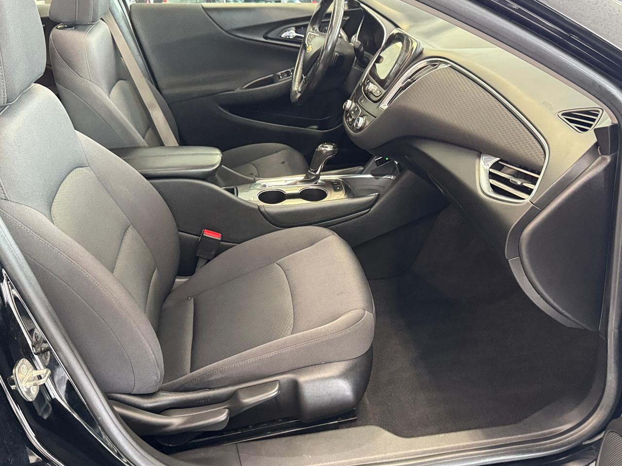 2017 Chevrolet Malibu LT+Roof+Blind Spot+Collision Alert+CLEAN CARFAX Photo