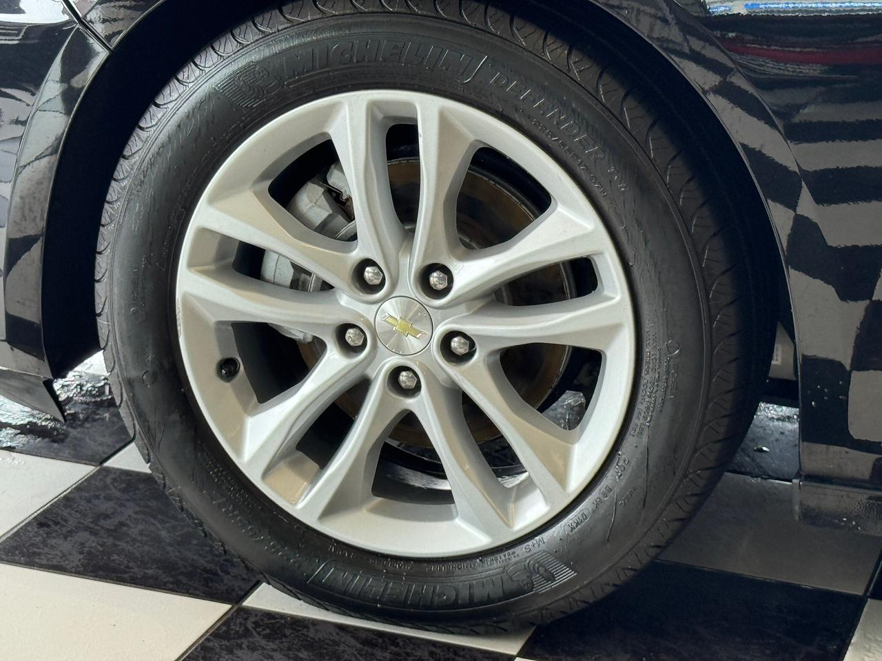 2017 Chevrolet Malibu LT+Roof+Blind Spot+Collision Alert+CLEAN CARFAX Photo