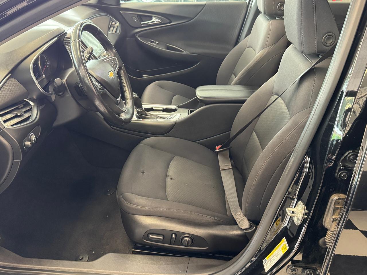 2017 Chevrolet Malibu LT+Roof+Blind Spot+Collision Alert+CLEAN CARFAX Photo