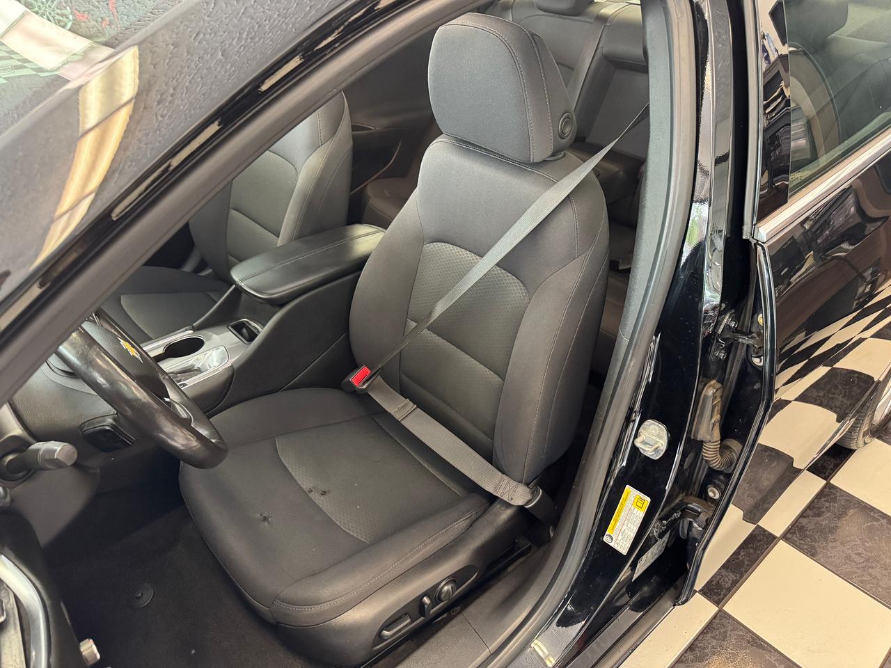 2017 Chevrolet Malibu LT+Roof+Blind Spot+Collision Alert+CLEAN CARFAX Photo