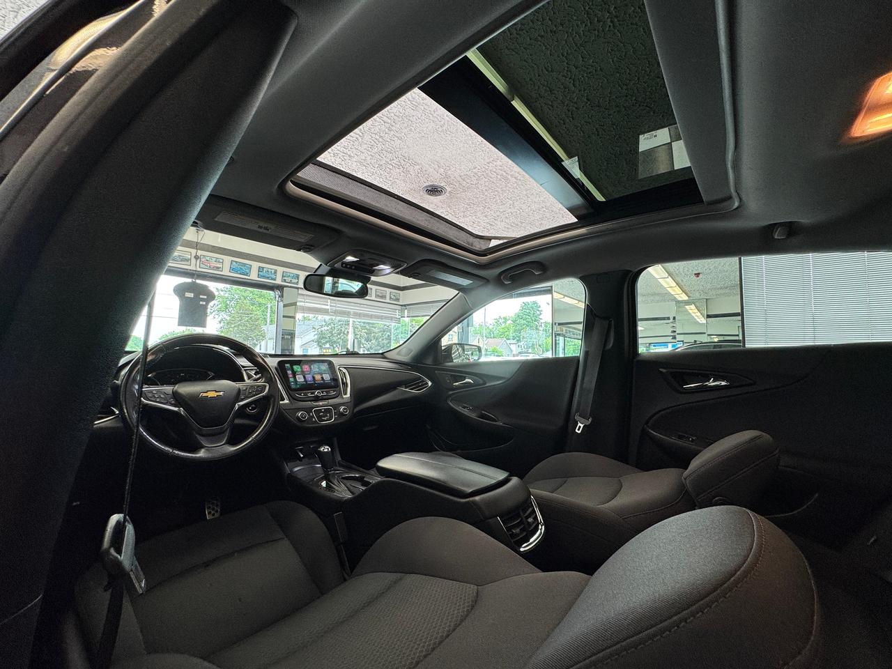 2017 Chevrolet Malibu LT+Roof+Blind Spot+Collision Alert+CLEAN CARFAX Photo