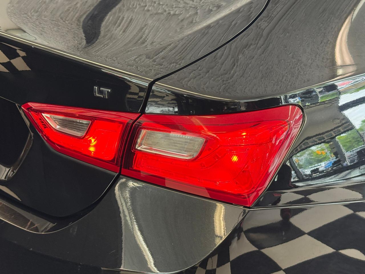 2017 Chevrolet Malibu LT+Roof+Blind Spot+Collision Alert+CLEAN CARFAX Photo