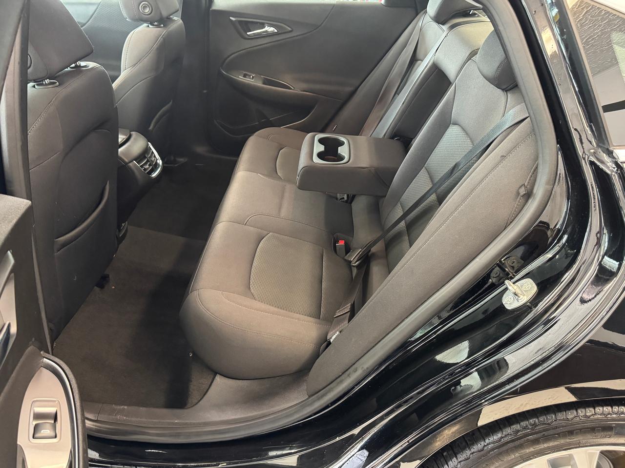 2017 Chevrolet Malibu LT+Roof+Blind Spot+Collision Alert+CLEAN CARFAX Photo