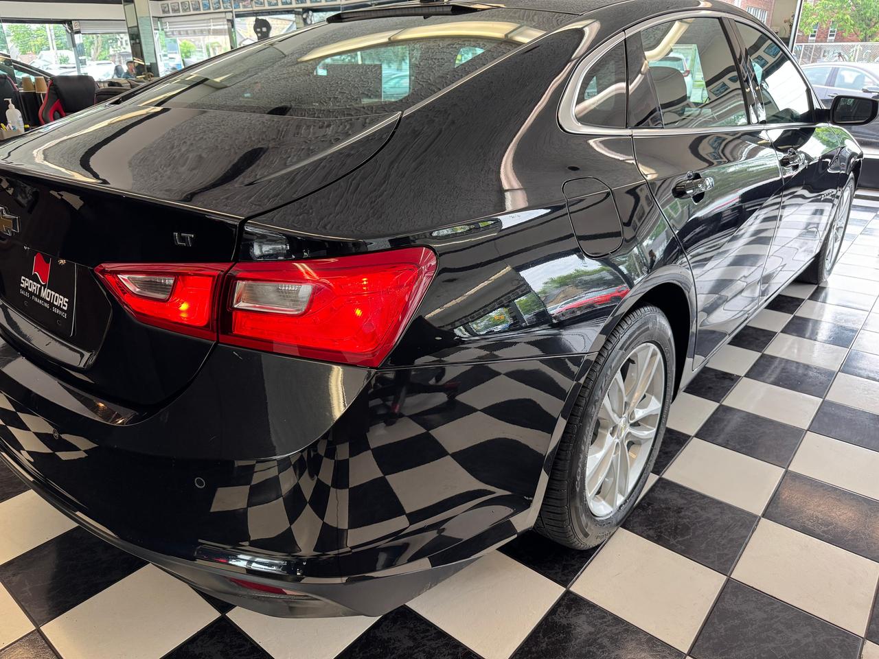 2017 Chevrolet Malibu LT+Roof+Blind Spot+Collision Alert+CLEAN CARFAX Photo