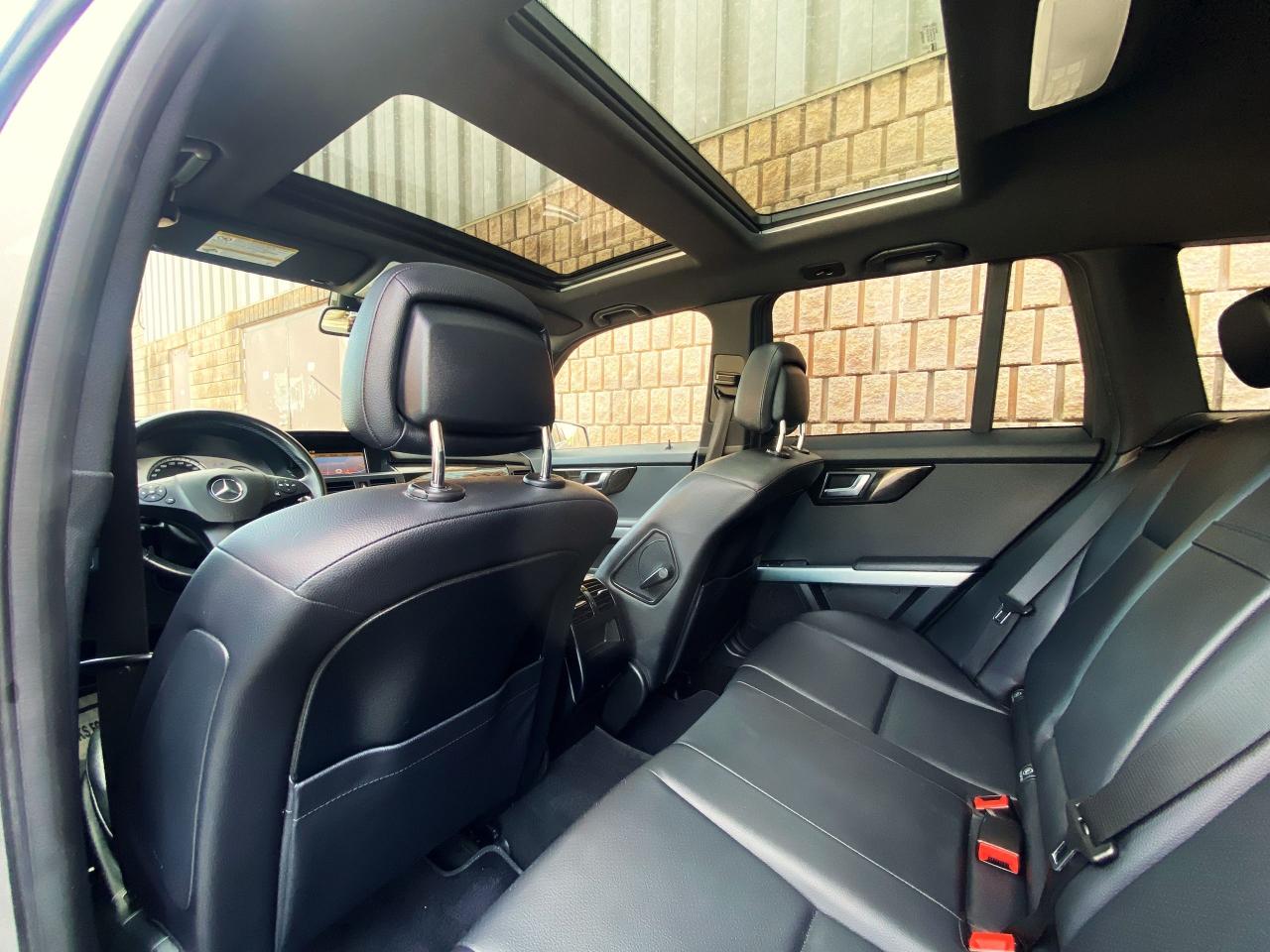 2012 Mercedes-Benz GLK-Class GLK350 4MATIC-AMG-SPORT-NAVI-CAMERA-PANO ROOF - Photo #12