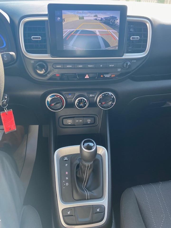 2024 Hyundai Venue Essential - Photo #14